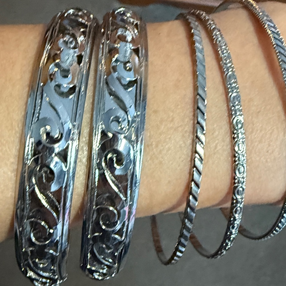 16 bangle bracelets - Picture 3 of 5